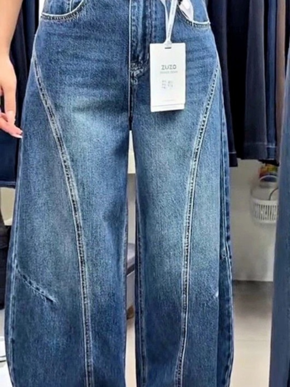 Barrel Jeans in Blue NWT. Small